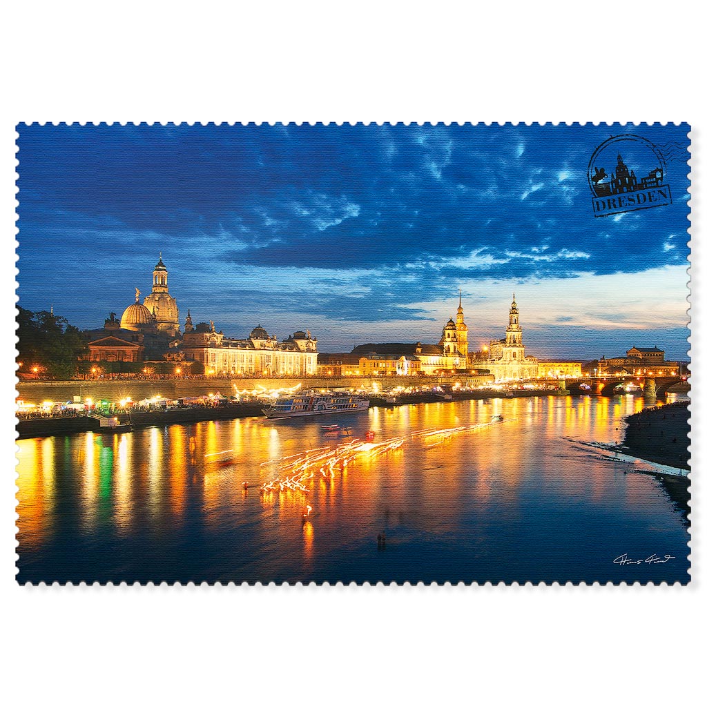 Dresden Altstadt zur Blauen Stunde an der Elbe Dresden Postkarte Altstadt zur Blauen Stunde mit Elbpanorama