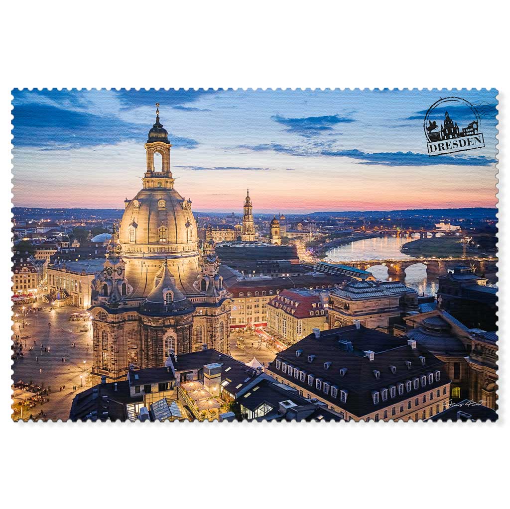 Frauenkirche Dresden – Panorama über Altstadt und Elbe Dresden Postkarte Frauenkirche Panorama am Neumarkt mit Elbblick