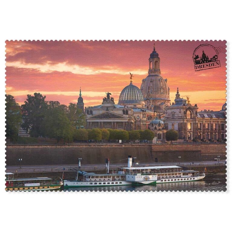 Dresden Postkarte Frauenkirche mit Terrassenufer und Raddampfer bei Sonnenuntergang