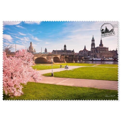 Dresden Postkarte Kirschblüte mit Altstadt-Silhouette und Augustusbrücke