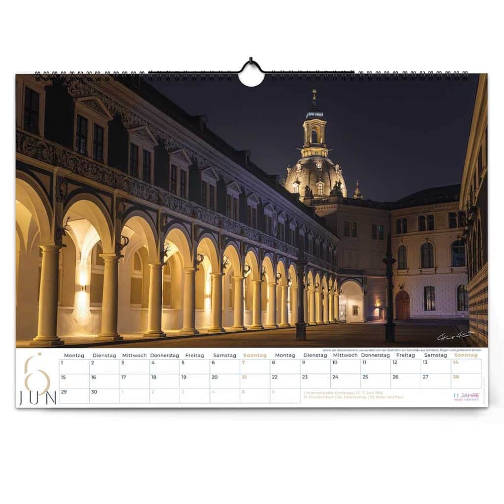 Stallhof mit beleuchteten Bogengängen und Frauenkirche – Dresden Kalender 2026 A3