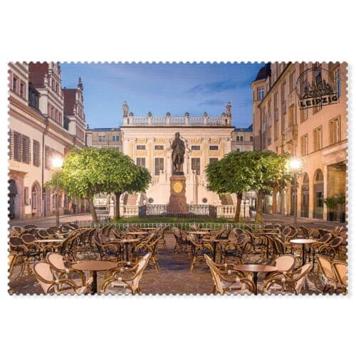 Leipzig Postkarte Alte Börse und Goethe-Denkmal – Stimmungsvolle Blaue Stunde mit sanfter Beleuchtung.
