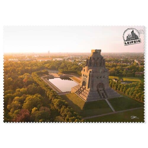Leipzig Postkarte Völkerschlachtdenkmal – Historisches Wahrzeichen in stimmungsvoller Beleuchtung.